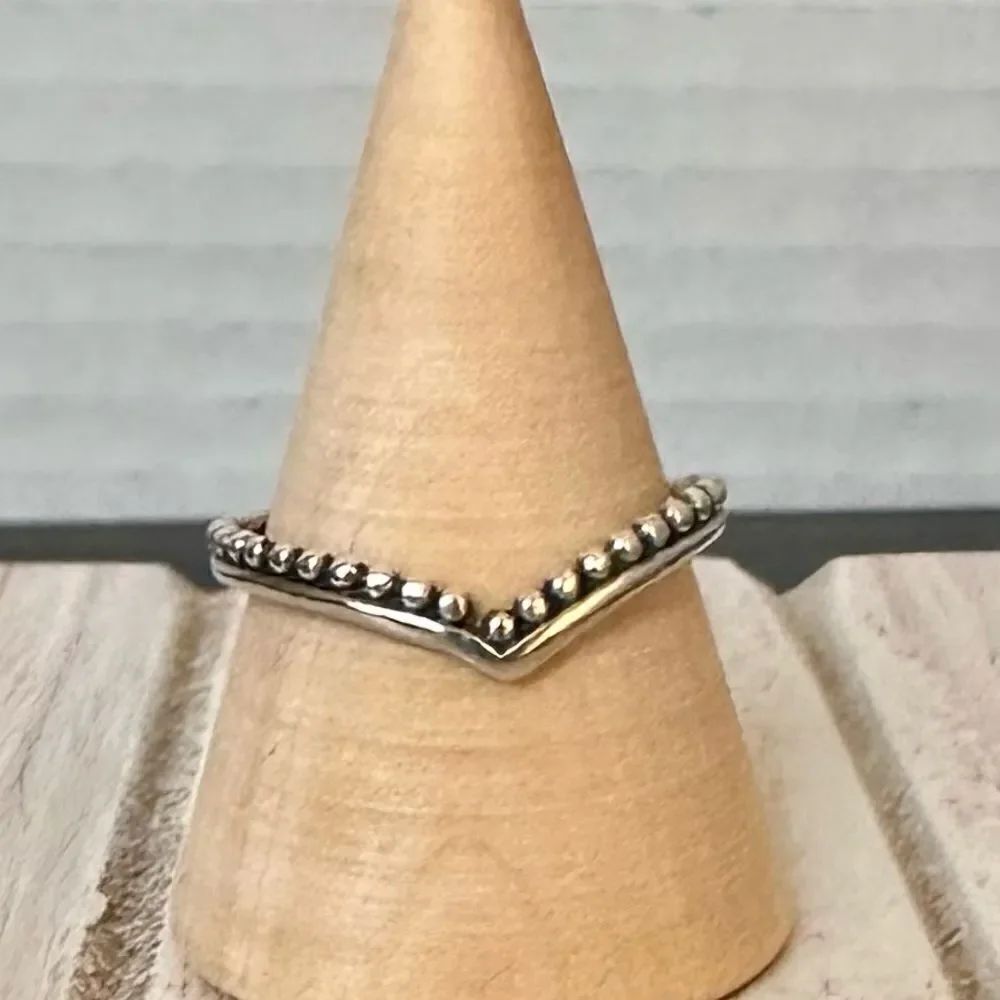 Sterling silver “v” dip ring